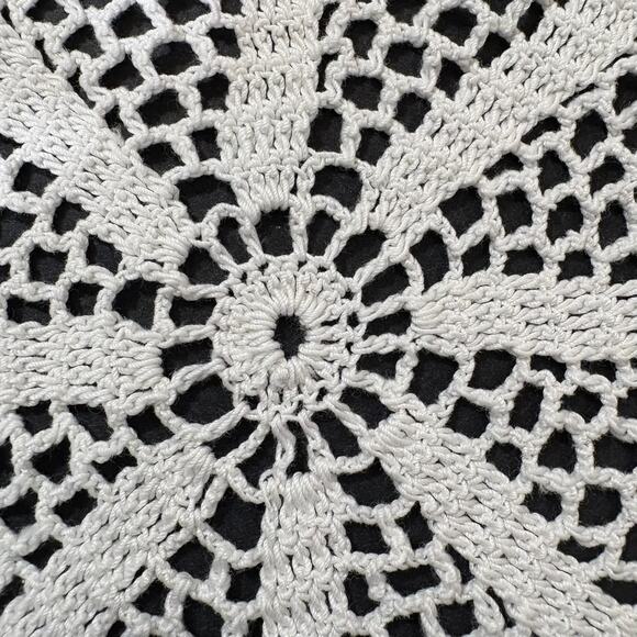 White Round Doily Table Topper Handmade Floral Pattern Lace Vintage Retro 17" - Picture 4 of 10